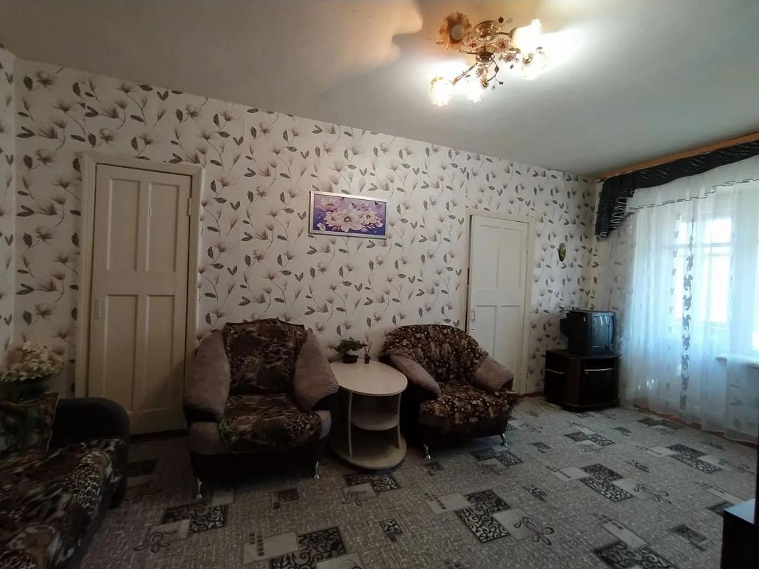 ПРОДАËТСЯ 2-Х КОМНАТНАЯ КВАРТИРА, НА 2 ЭТАЖЕ, 4-Х ЭТАЖНОГО КИРПИЧНОГО ДОМА, В ЦЕНТРЕ ГОРОДА! - Новотроицк