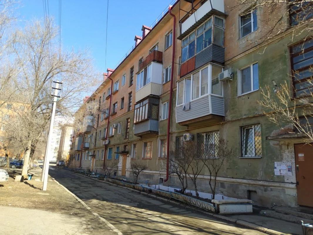 ПРОДАËТСЯ 2-Х КОМНАТНАЯ КВАРТИРА, НА 2 ЭТАЖЕ, 4-Х ЭТАЖНОГО КИРПИЧНОГО ДОМА, В ЦЕНТРЕ ГОРОДА! - Новотроицк