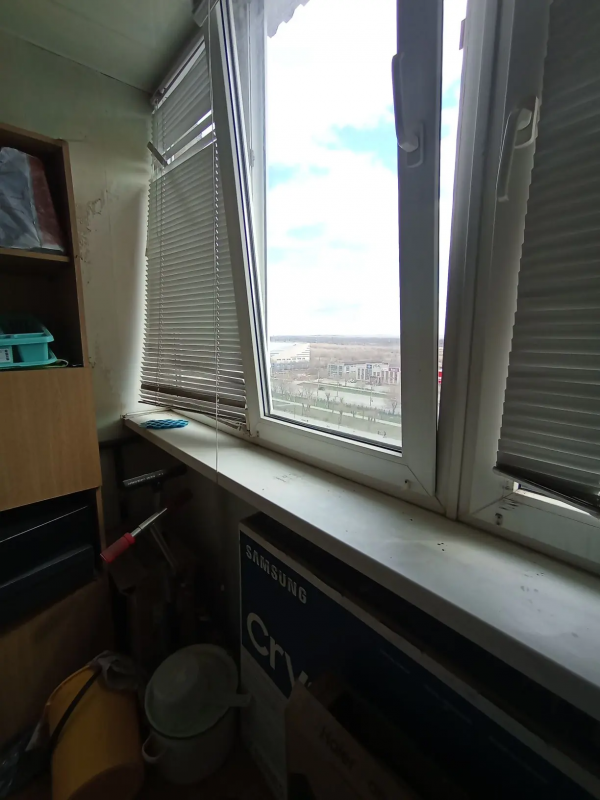 Продается 3-х комнатная квартира улучшенной планировки на девятом этаже в центре города, первая лини - Новотроицк