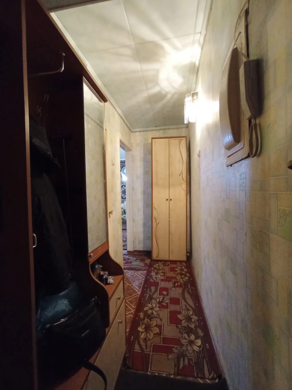 В продаже  2-комнатная квартира по адресу:  г. - Новотроицк