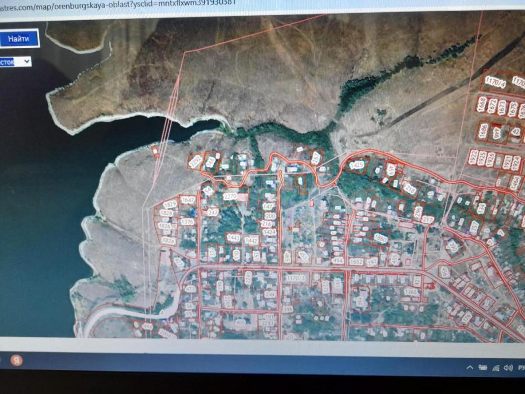 Ирикла,возле водохранилища.15 сот,старый фундамент,газ,ИЖС.ул. - Орск