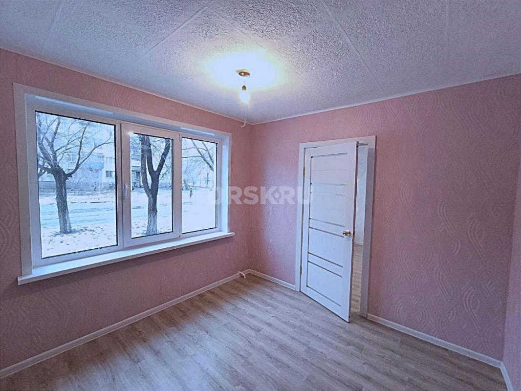 Предлагается к приобретению уютная двухкомнатная квартира общей площадью 40 квадратных метров, распо - Орск