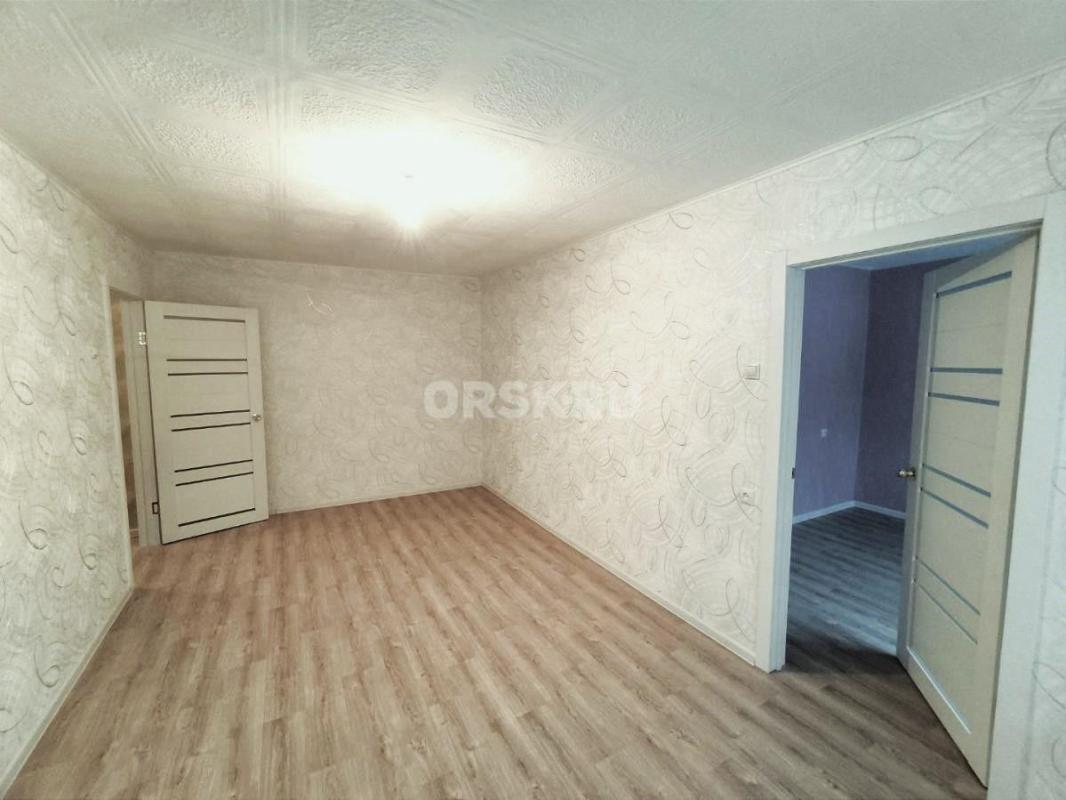 Предлагается к приобретению уютная двухкомнатная квартира общей площадью 40 квадратных метров, распо - Орск