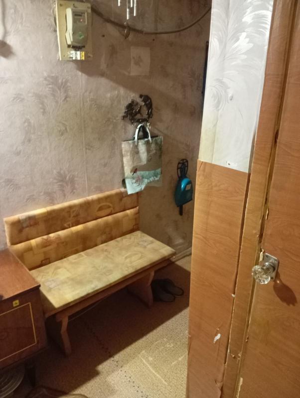 Продам две комнаты в трехкомнатной квартире(2/3 доли), комнаты поделены внатуре,первое общение через - Новотроицк