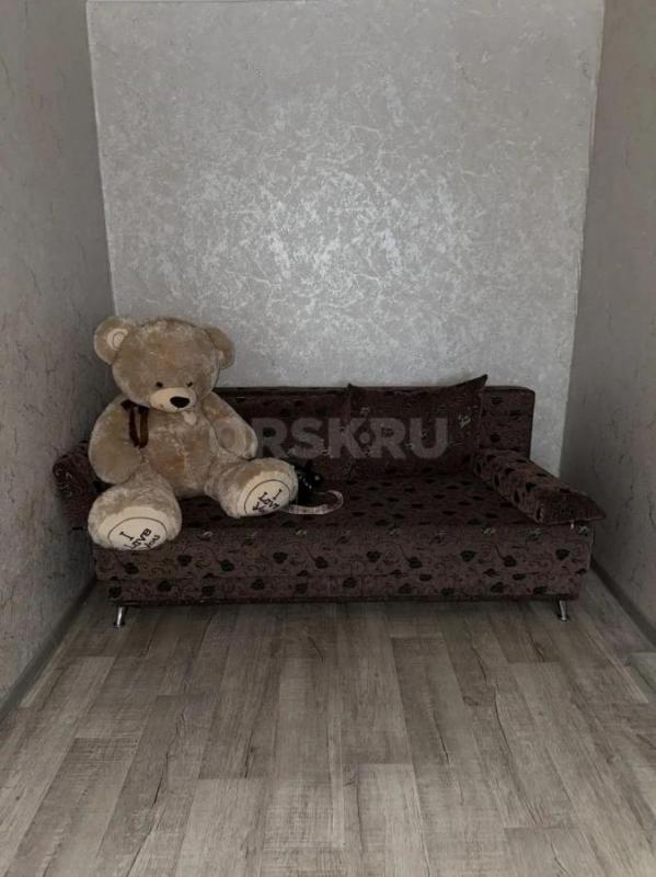 Сдам 1 комнатную квартиру в районе возала, рядом остановка ТЗБ ,Транспортная,с застеклённым балконом - Орск