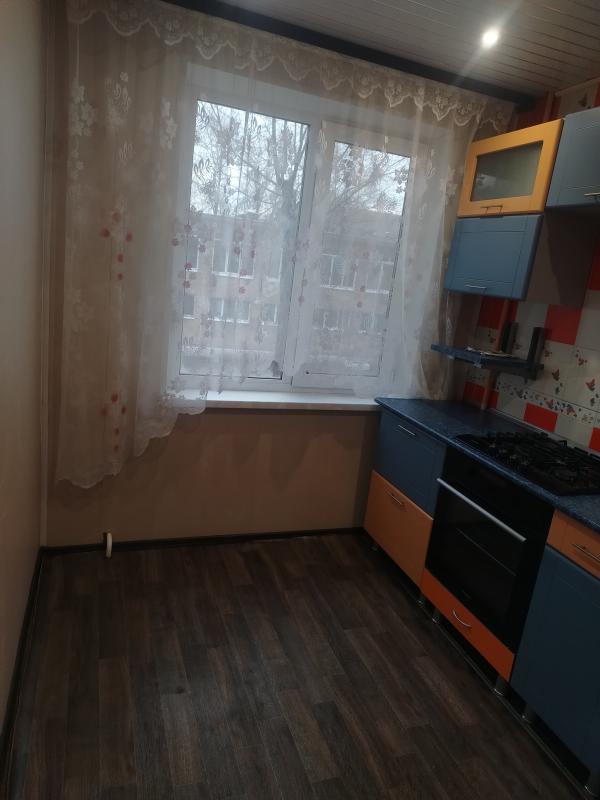 Сдаётся двух комнатная квартира на длительное время только порядочным людям без животных рядом школа - Новотроицк