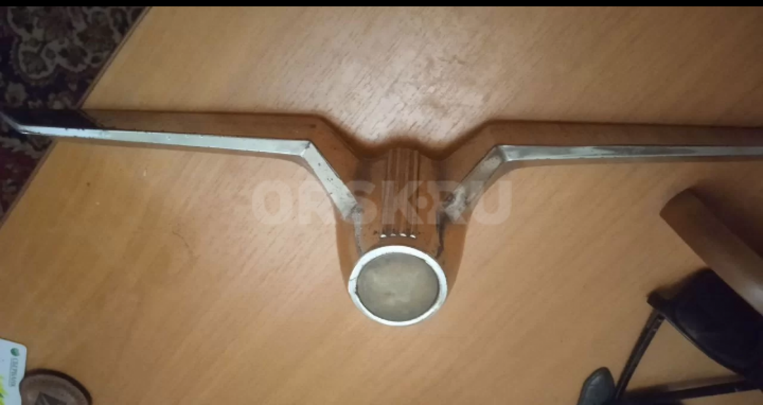 1-новые накладки на передние фары ваз 2107(05,04)-1000руб.
2-нержавейка от старой волги-2000руб. - Орск