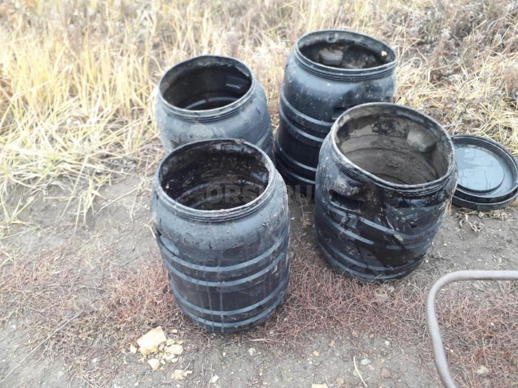 Бочка 50л, 4шт, бу, пластиковая из-под битумной мастики, есть гнутые места, см.фото 250р/шт. - Орск