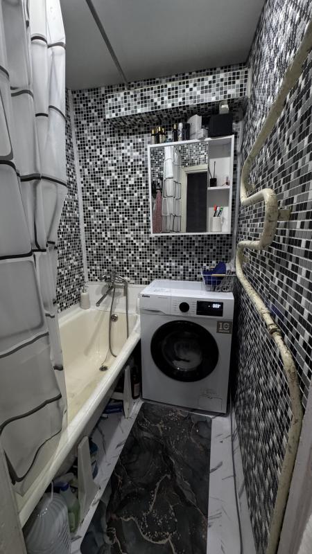 Продается уютная двухкомнатная квартира с косметическим ремонтом в кирпичном доме. - Гай