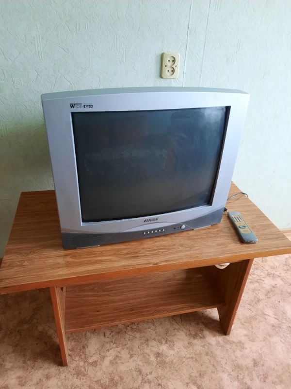 Корпусная мебель даром: шкафы, тумбы - Новотроицк