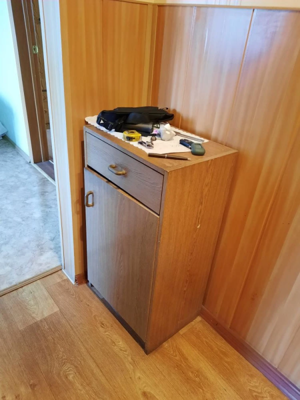 Корпусная мебель даром: шкафы, тумбы - Новотроицк