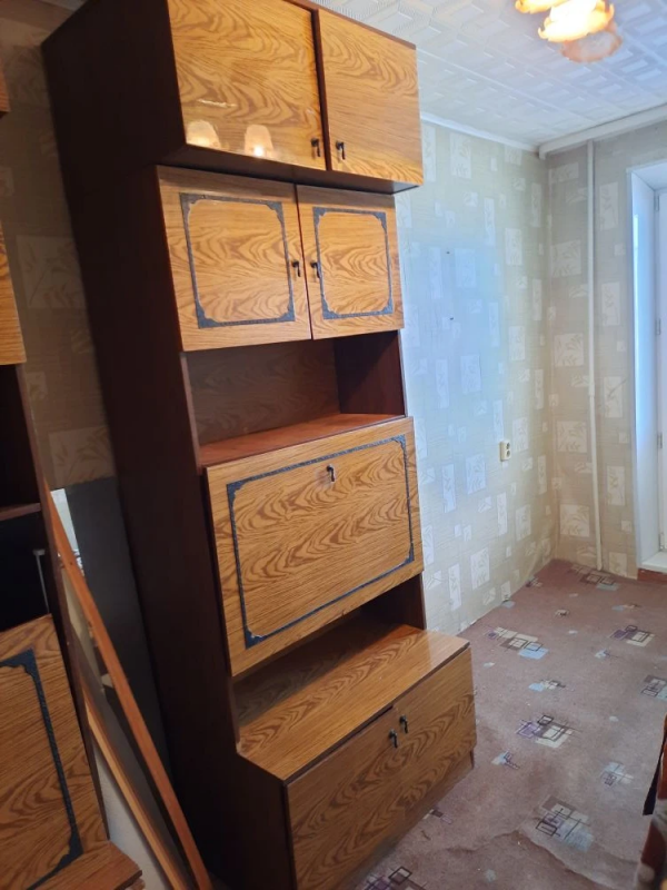 Корпусная мебель даром: шкафы, тумбы - Новотроицк
