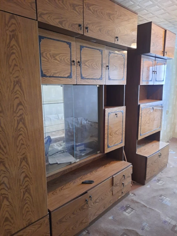 Корпусная мебель даром: шкафы, тумбы - Новотроицк