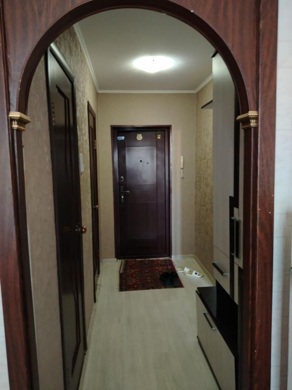 Сдаётся тёплая квартира с балконом, кухня=7,3 кв. - Орск