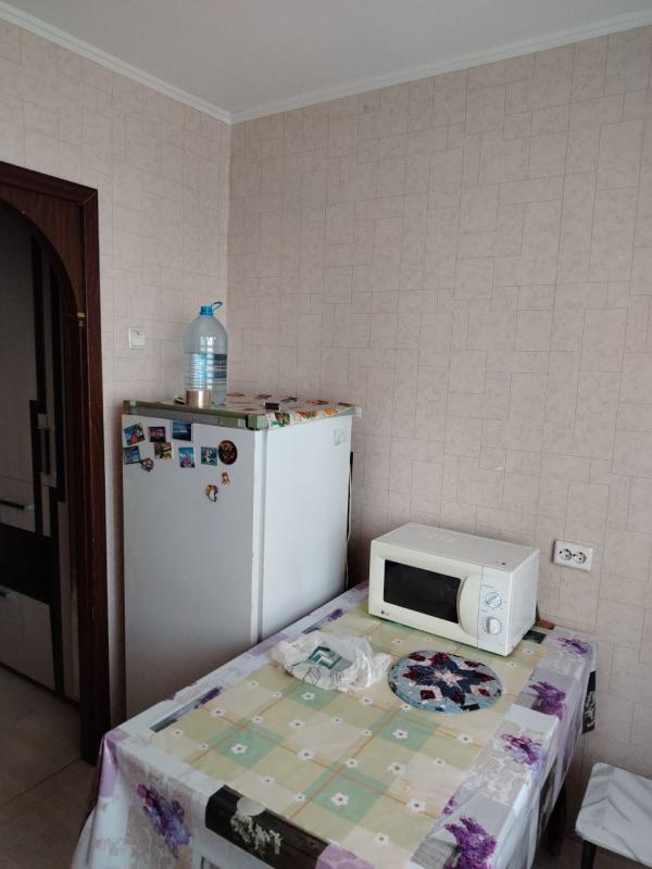 Сдаётся тёплая квартира с балконом, кухня=7,3 кв. - Орск