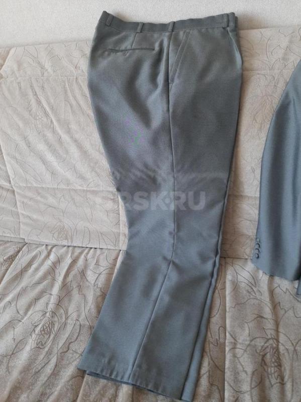 Продам костюм в хорошем состоянии, белые брюки в подарок 2 шт. - Орск