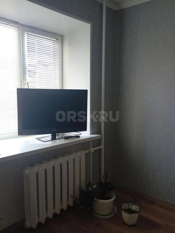 Сдам 2х комнатную квартиру в центре города проспект Ленина 21 второй этаж. - Орск