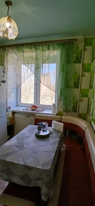 Предлагаем Вашему вниманию светлую уютную квартиру на привлекательном этаже
• г. - Новотроицк