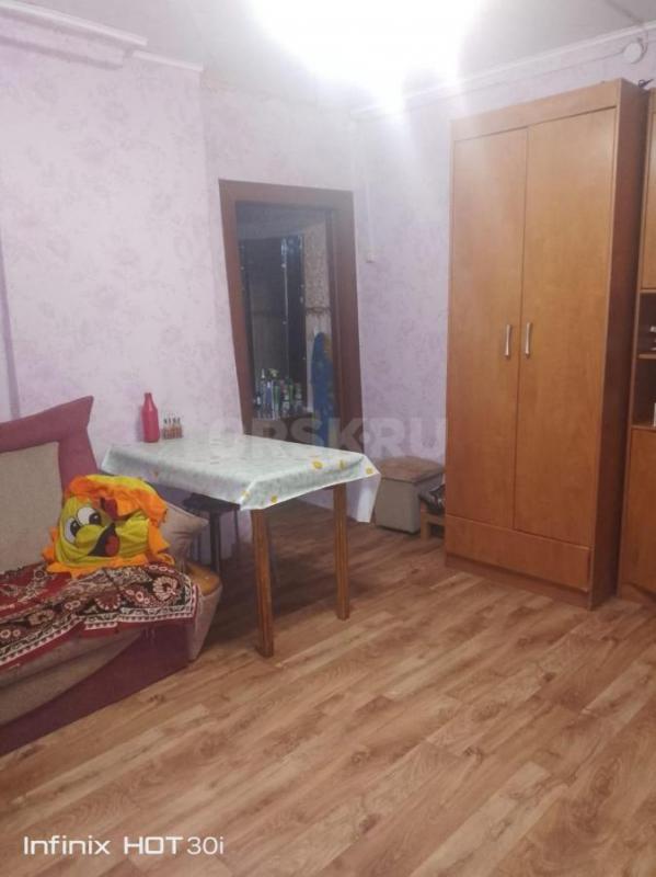 Дом четырёх квартирный, канализация, унитаз, воды нет, есть баня, 4 сотки земли. - Орск