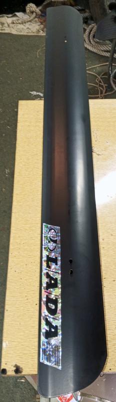 Продам металлический спойлер на ваз 2104 или ваз 2121 без креплений, недорого - Новотроицк