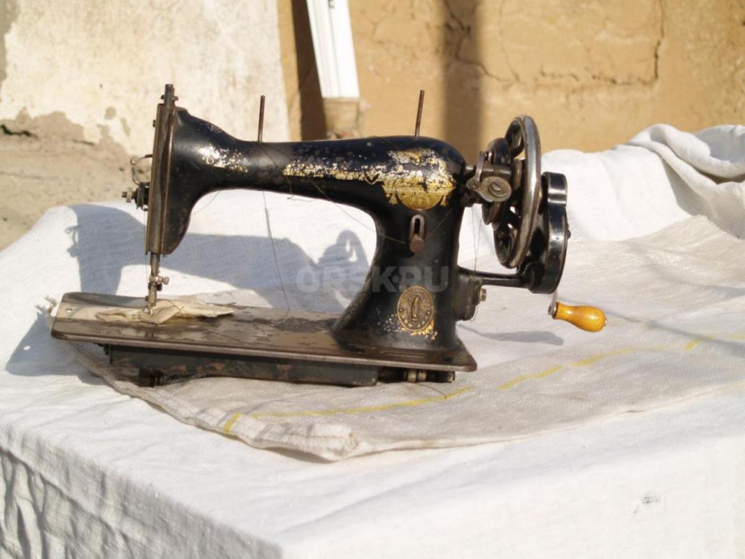 Швейные машинки Зингер и Госшвеймашина, раритет  цена  за  обе - Орск