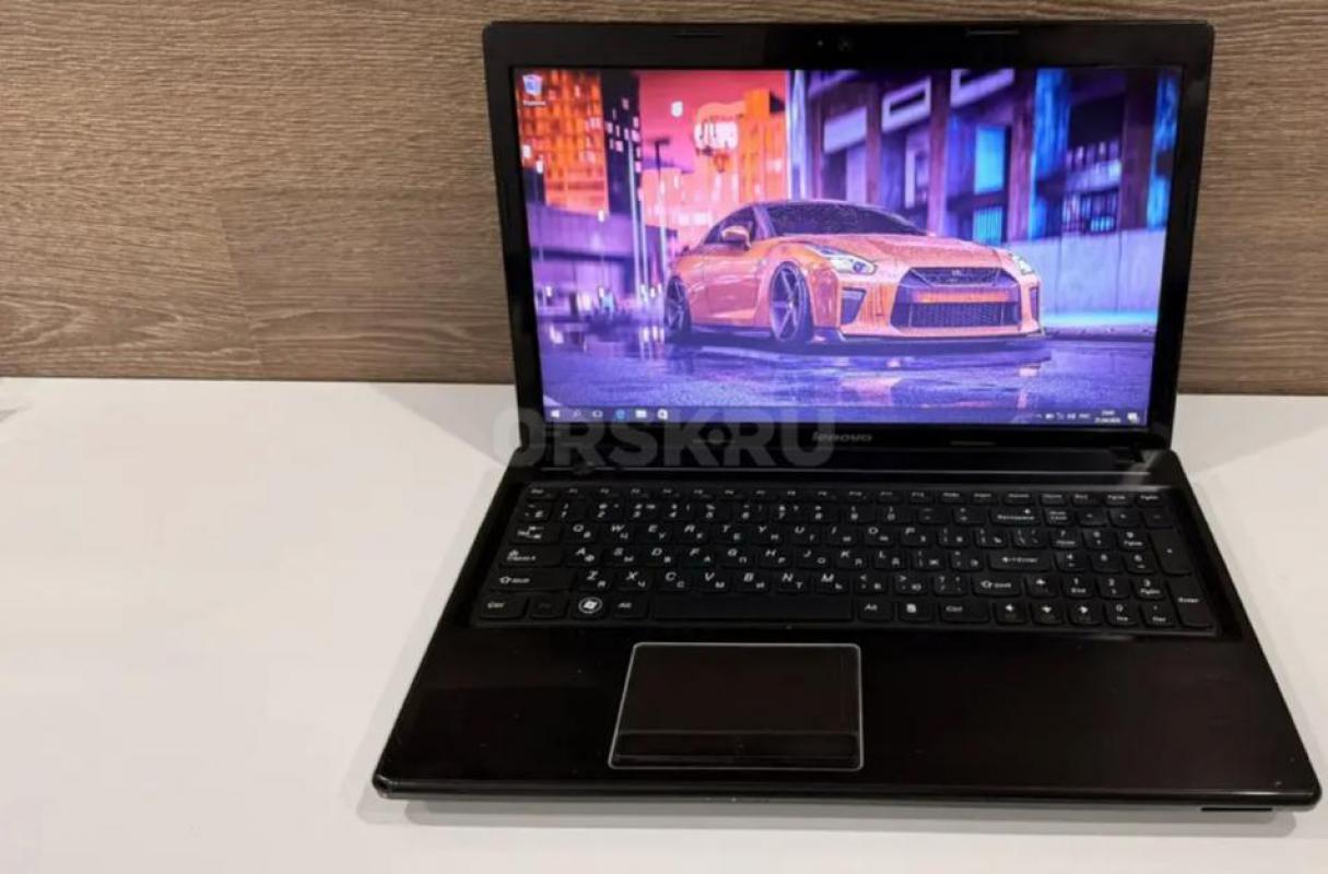 Игровой 4х ядерный ноутбук леново 
8 gb оперативной памяти 
1 терабайт жесткий диск 
2 видеокарты - Орск