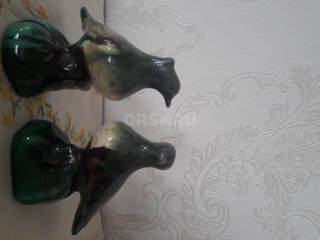 Продам:
-винтажный  заварочный чайник с узором на подносе латунь-никель-1500;
-статуэтка лыжница; - Орск