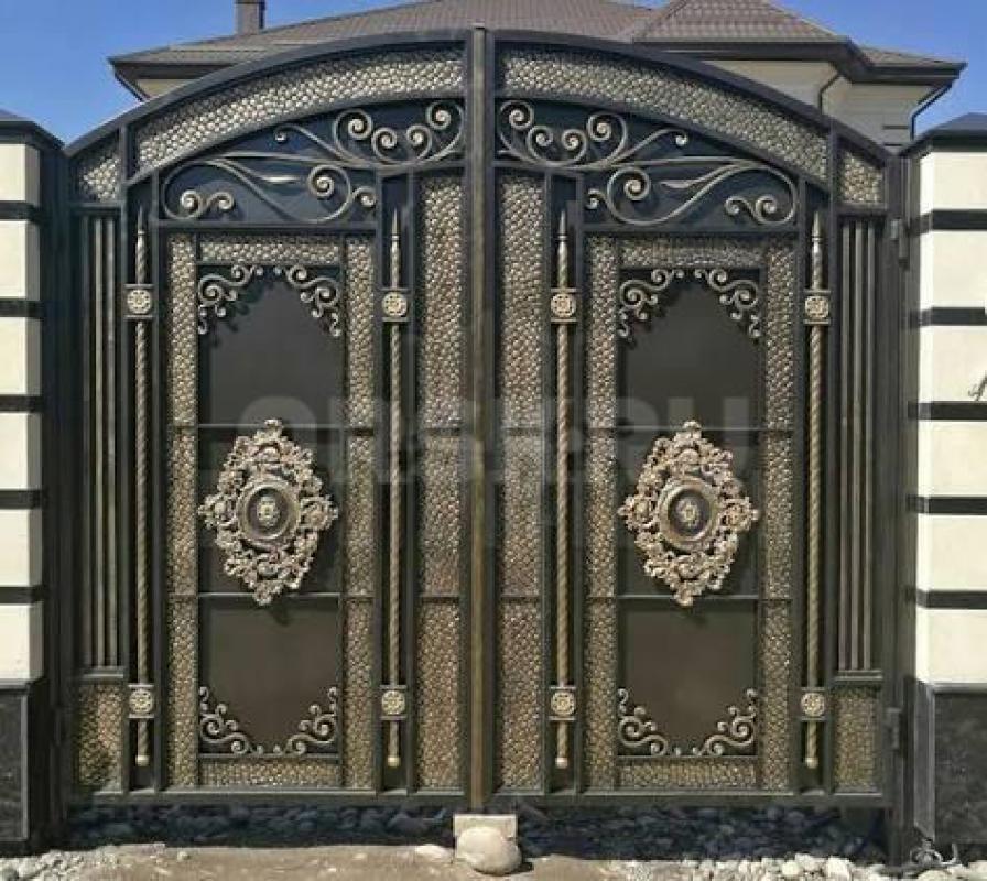 ПК "Ажур-Сталь" изготавливает:
Металлические двери 
Решетки,ворота
Козырьки, пе - Орск