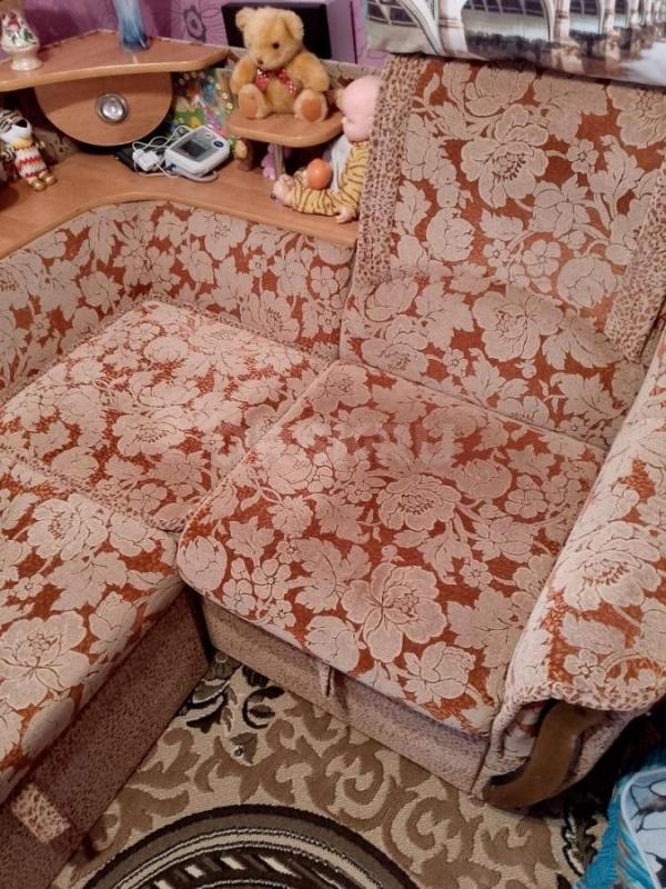 Продам угловой диван б/у в хорошем состоянии, раздвижной, два короба под бельё - Орск