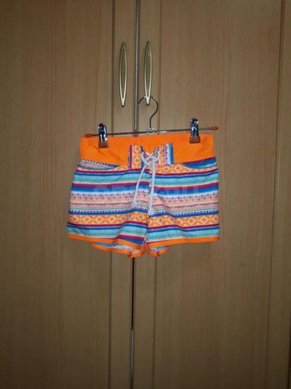 Платья р.135-140, одеты по 1 разу на мероприятия, по 500 руб.+ шорты р.140 в подарок ( вещи в отличн - Орск