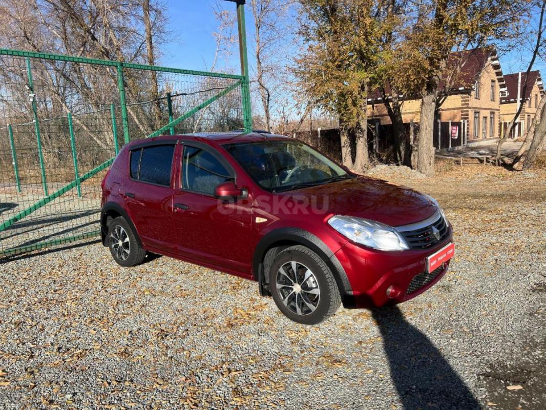 RENAULT Sandero Год 2013 Автомат
В идеальном состоянии! - Орск