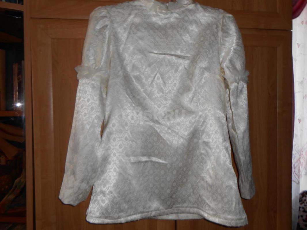 ветровка   платье на 2 года  шорты  блузки42-44 размер юбка  жилетка - Орск