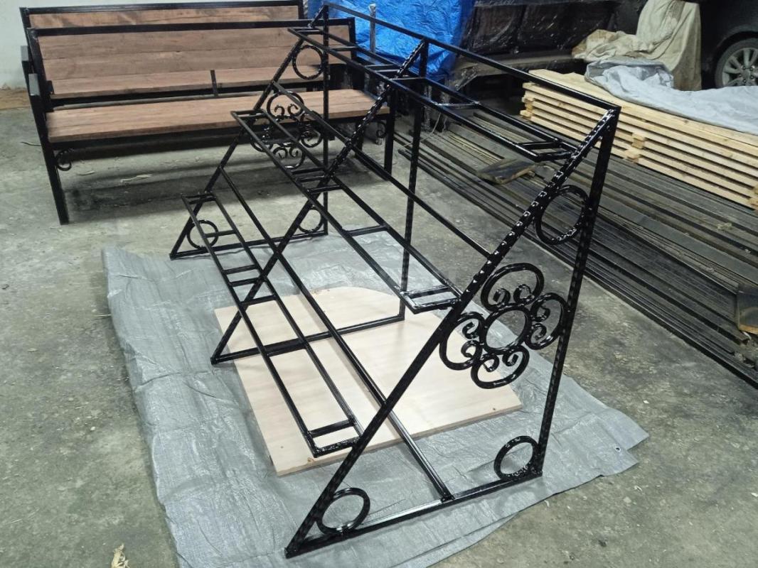 продам вольер  
размер 4 на 2 метра в отличном состоянии  полностью разборная 20000
цветочницы тре - Орск