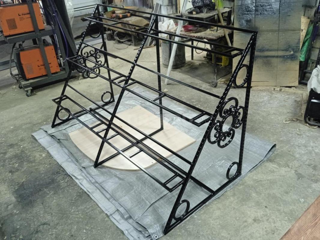 продам вольер  
размер 4 на 2 метра в отличном состоянии  полностью разборная 20000
цветочницы тре - Орск