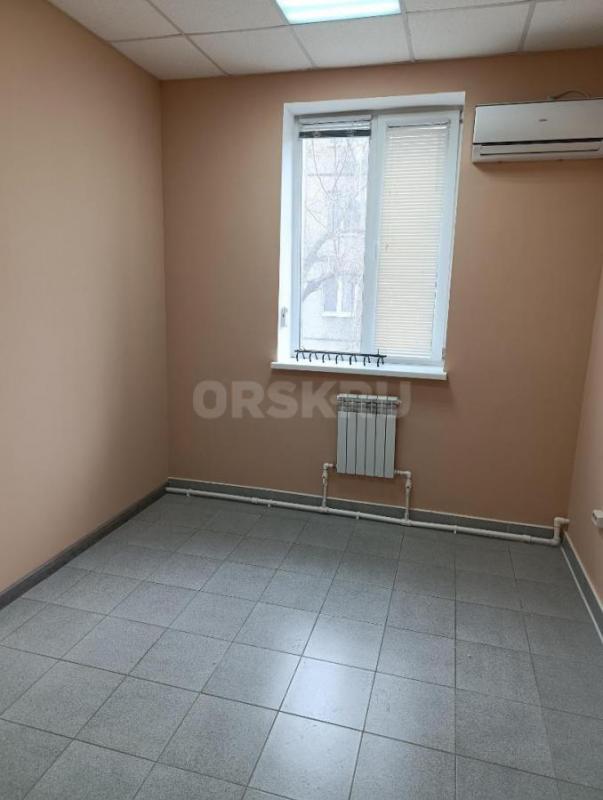 Кабинеты два по 12 м2 , один 15 м2 в отдельно стоящем 2-ух этажном здании под любой вид деятельности - Орск