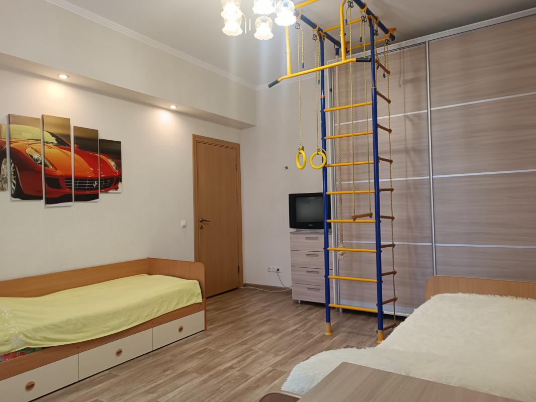 Продается комфортная 3-х комнатная квартира старого типа с нестандартной планировкой. - Новотроицк