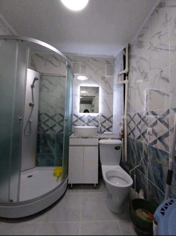 Продается 1-комнатная квартира  с евроремонтом по адресу:  г. - Новотроицк