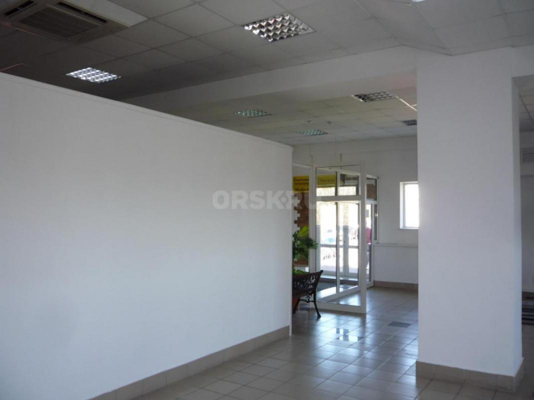 Сдается в аренду помещение в центре г Медногорска - в ТЦ Скала площадью 300м2. - Медногорск