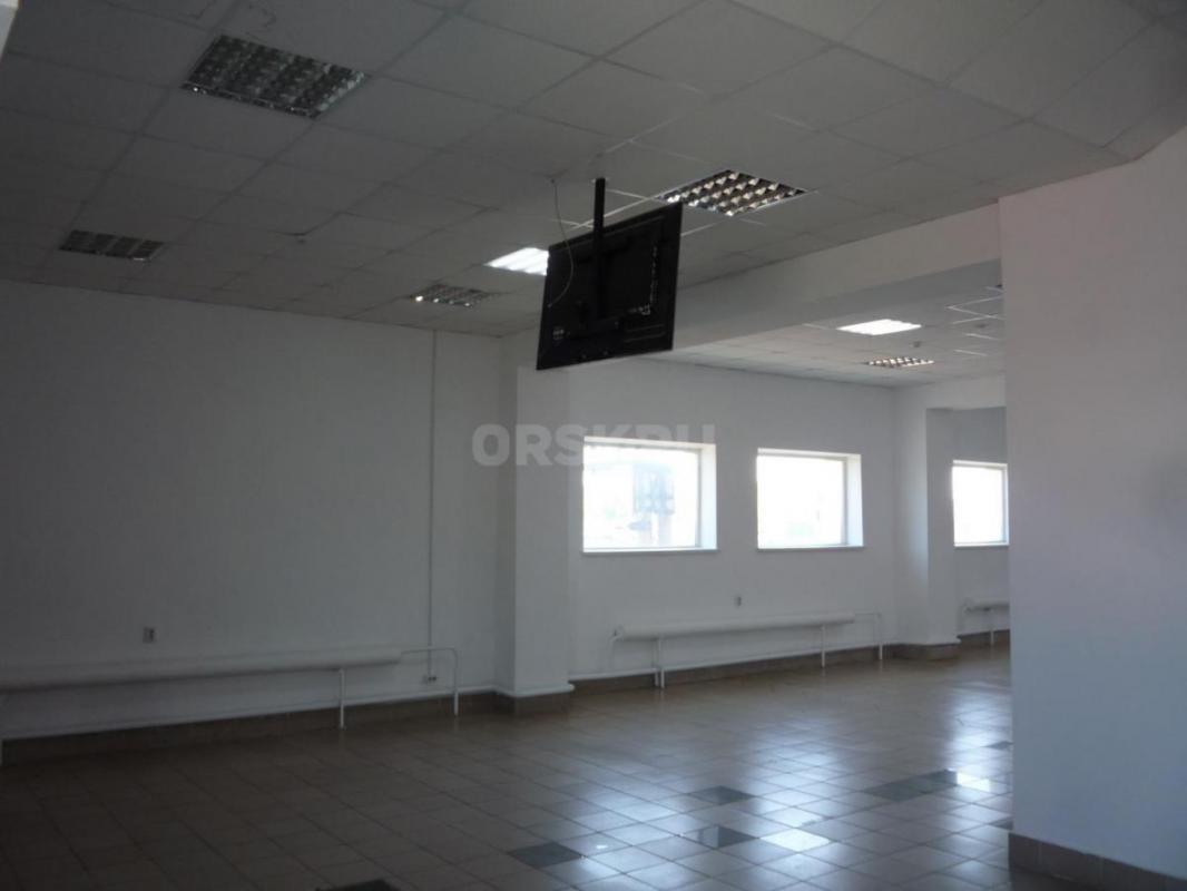 Сдается в аренду помещение в центре г Медногорска - в ТЦ Скала площадью 300м2. - Медногорск