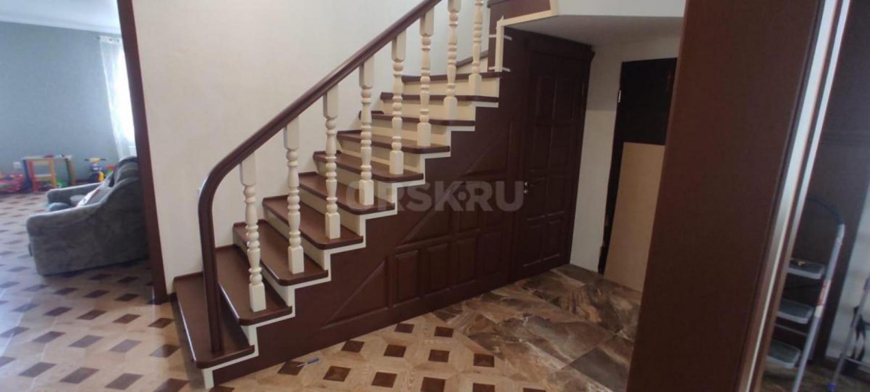 Деревянные изделия на заказ: Лестницы Открыто,закрытого типа,обшивка металлоконструкций деревом. - Орск