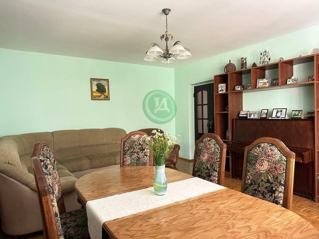 К продаже предлагается индивидуальный жилой дом на земельном участке полностью пригодный для комфорт - Орск