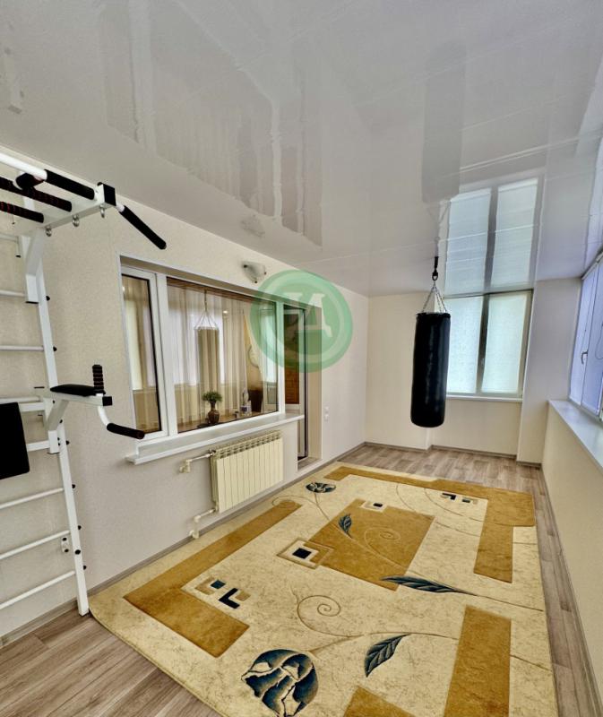 Предлагаем вашему вниманию уютный светлый 2-х этажный дом с подвалом на участке 13 соток, расположен - Орск