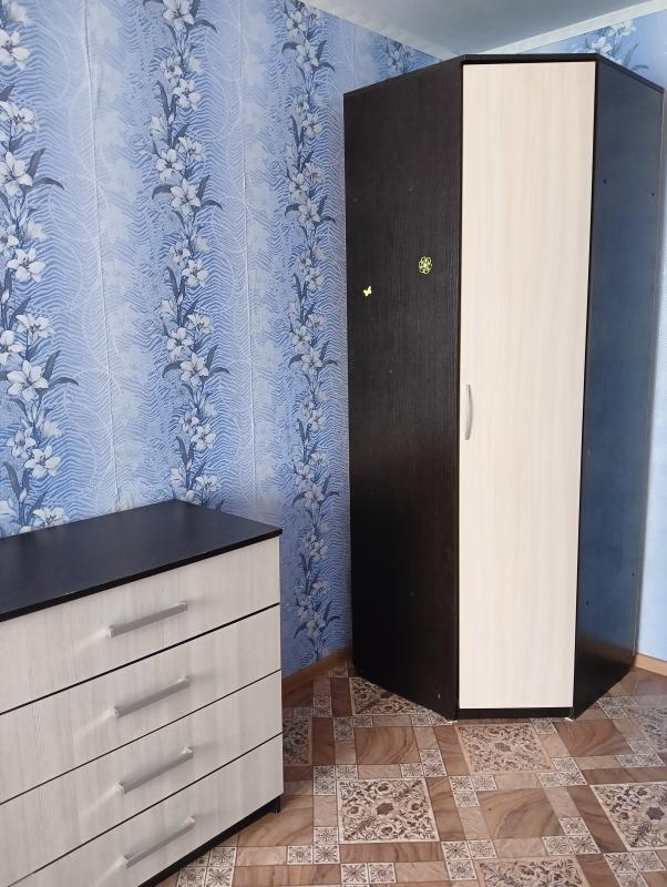 Квартира в хорошем состоянии с мебелью, близко от ост."Новотроицк", рядом магазины, во дво - Новотроицк