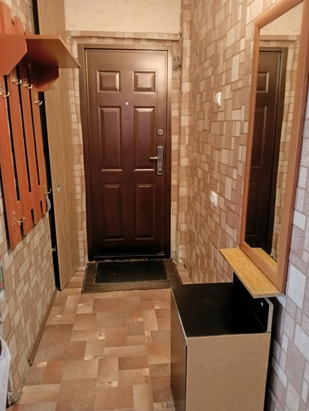 Квартира в хорошем состоянии с мебелью, близко от ост."Новотроицк", рядом магазины, во дво - Новотроицк