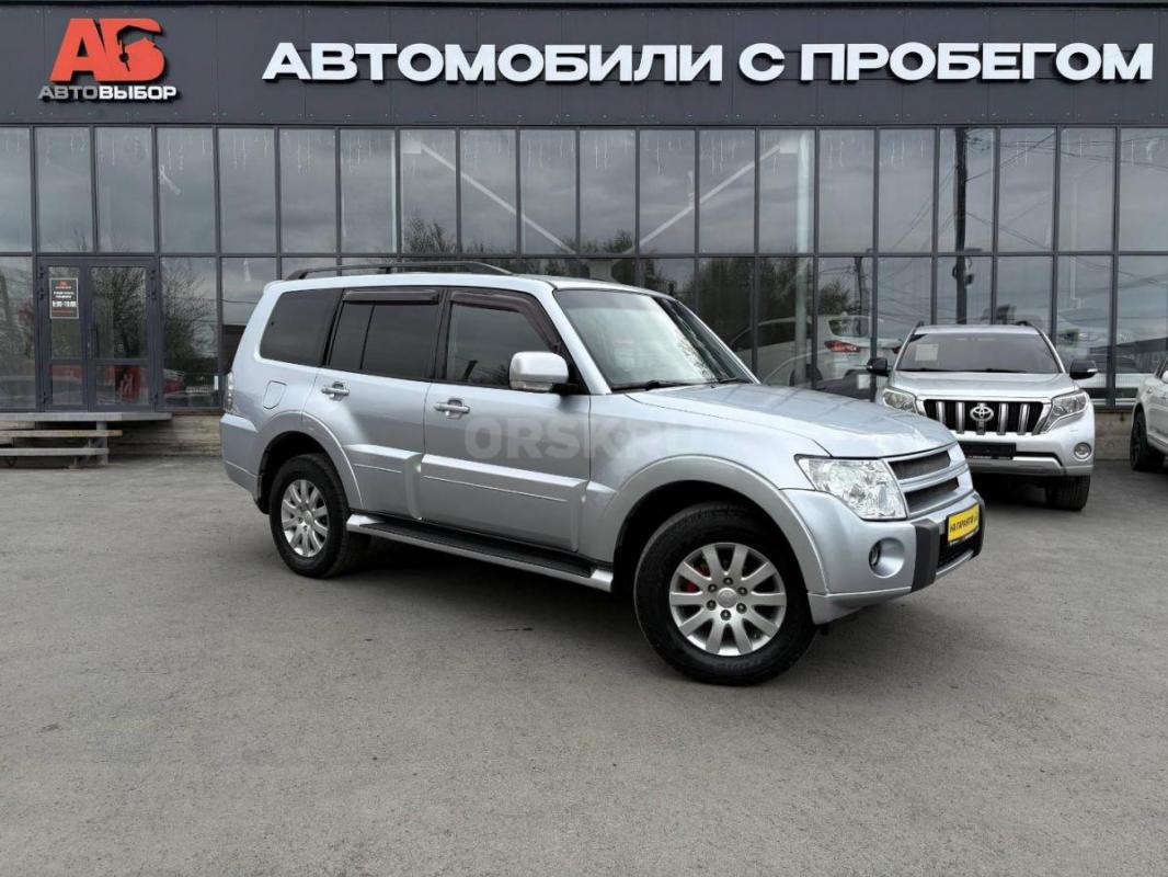 Двигатель 3.0 АТ (178 л. с.) 
 Автоматическая КПП 
 7 - ми местный салон
 Кондиционер  
 Юридиче - Орск