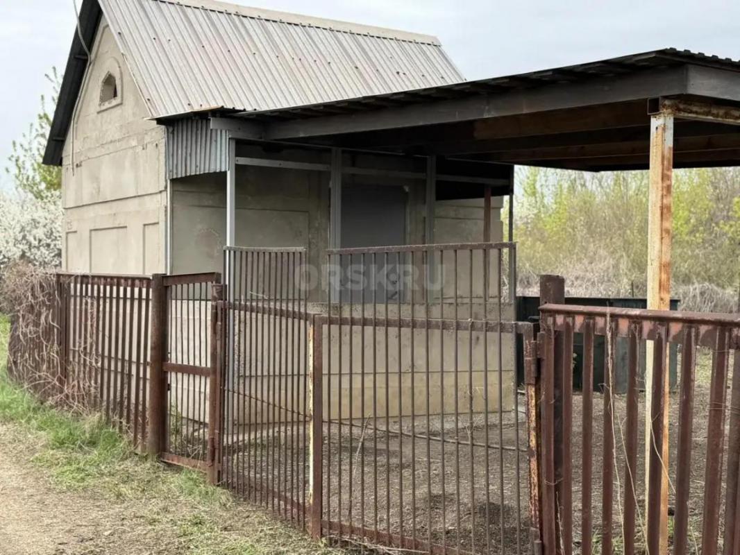Участок находиться в нст Ника-22 , район зеленхоза, удобный подъезд на автомобиле, 10мин от остановк - Орск