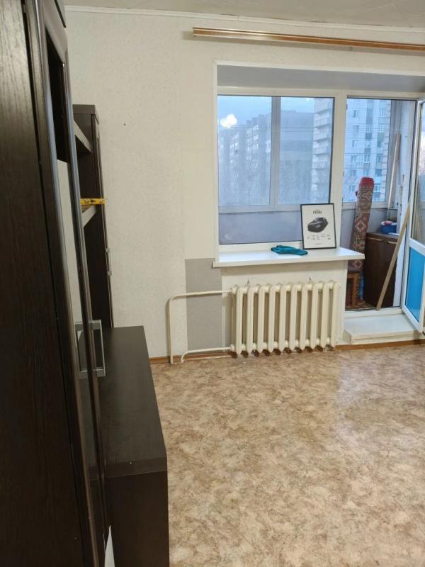 квартира находится на 240 кв,  в 3- х этажном кирпичном доме. - Орск