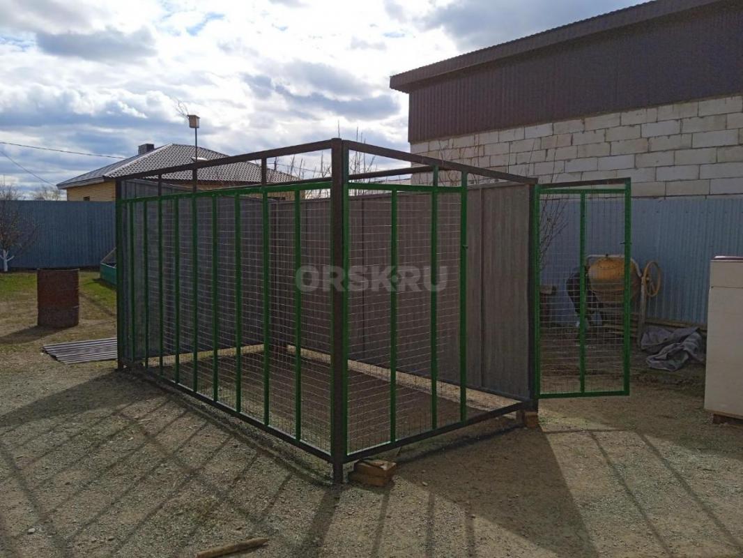 продам вольер для собак в отличном состоянии полностью разборный 4 стены и крыша  длина 4 метра  шир - Орск