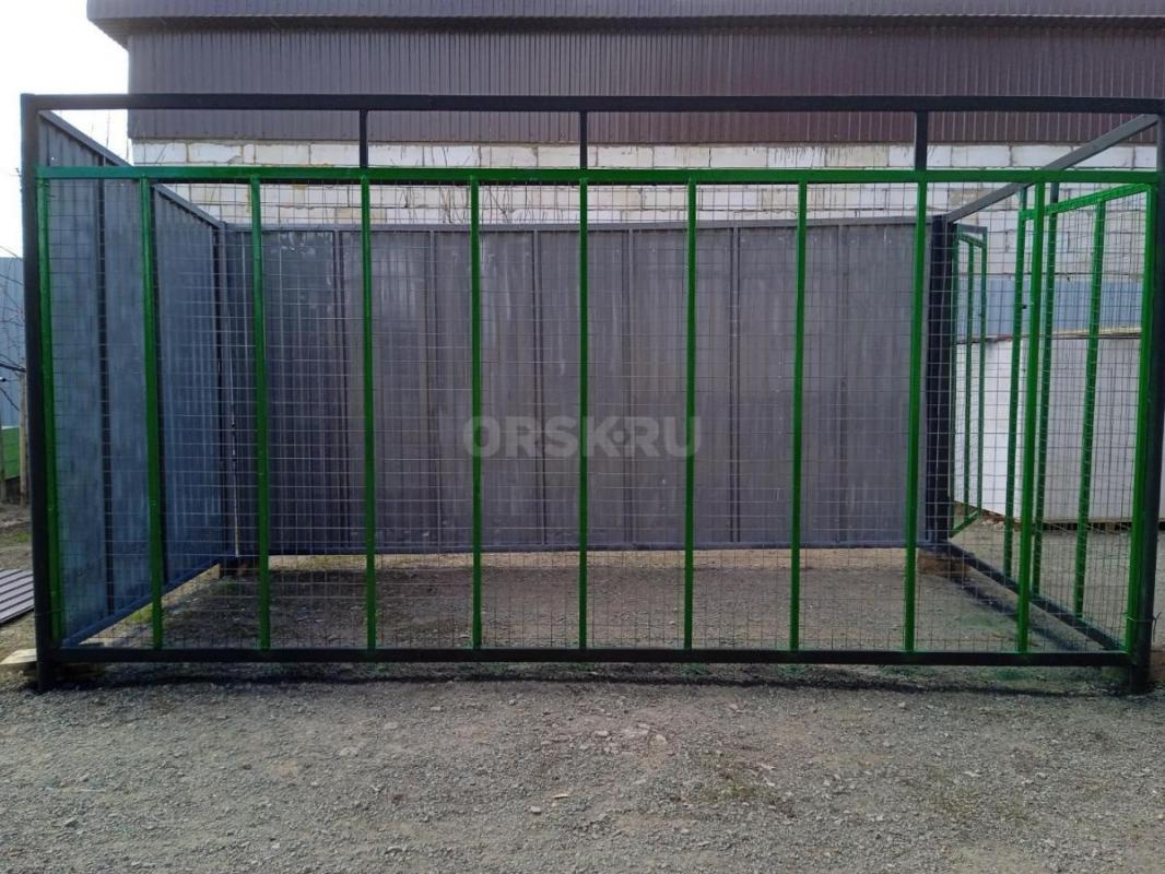 продам вольер для собак в отличном состоянии полностью разборный 4 стены и крыша  длина 4 метра  шир - Орск