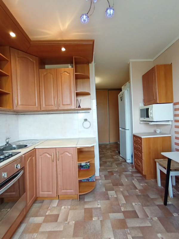 В продаже  2-комнатная квартира улучшенной планировки по адресу:  г. - Новотроицк